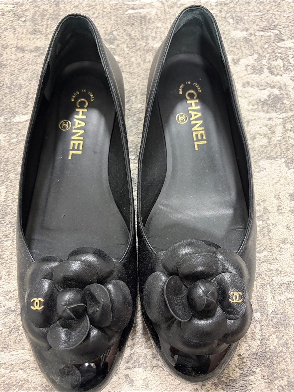 CHANEL Black Camellia Leather Ballet Flats with Gold CC